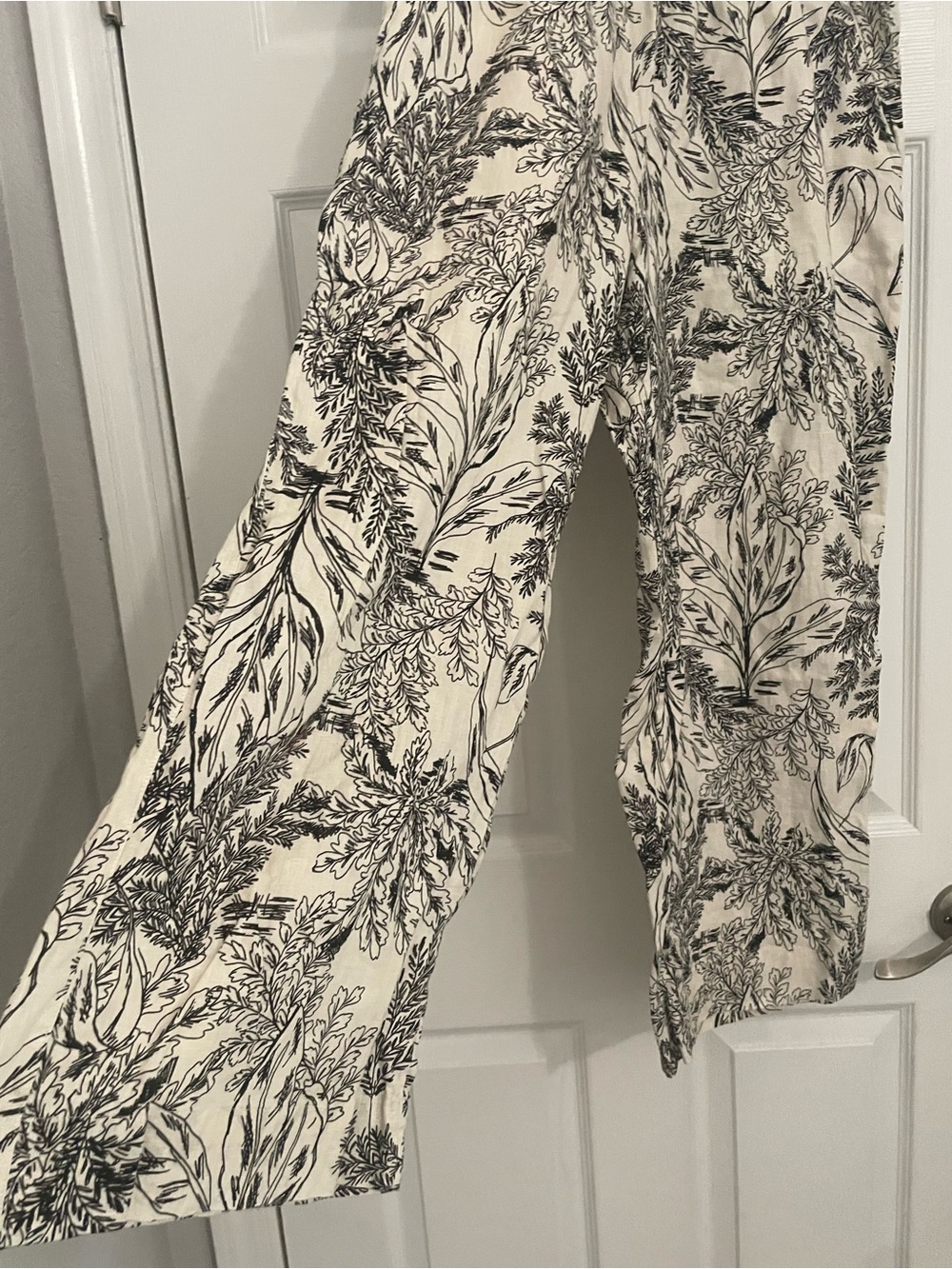 Tahari Black and Cream Botanical Wide-Leg Pants